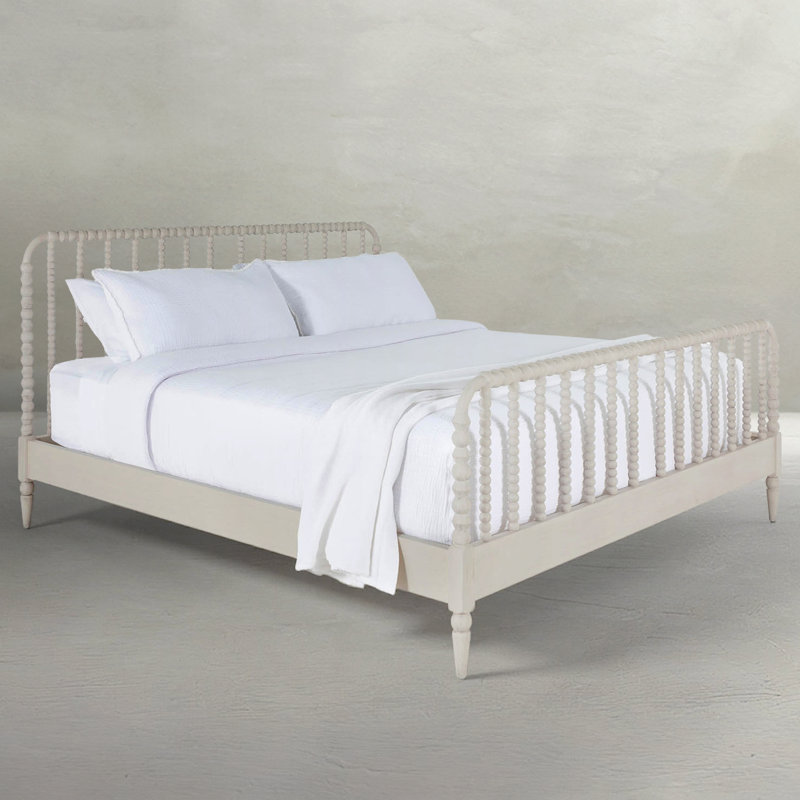 Jennifer Bed, Queen