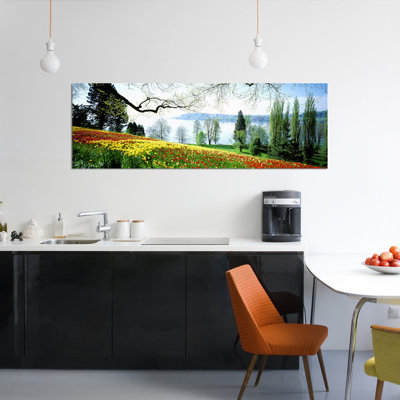 «Flowers Near The Shoreline, Mainau (Flower Island), Allemagne», reproduction de photo sur toile