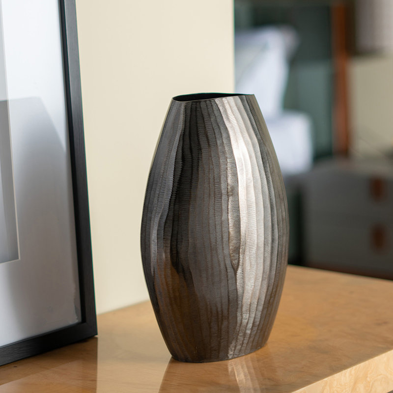 Vase ovale en aluminium