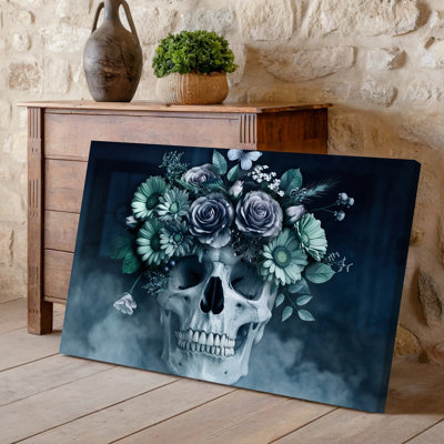 Toile, une scène d'atmosphère sombre avec un crâne orné d'un art mural, arrangement complexe de fleurs et de plantes variées, art mural