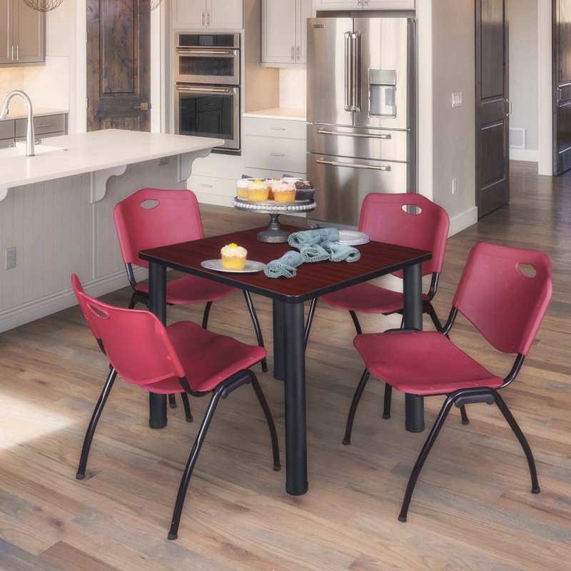 Plateau de table Kee Square, 4 chaises empilables, H 36 po x l 29 po x P 29 po, Noir, Acajou