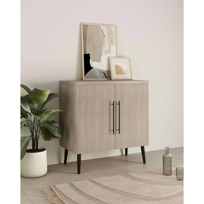 Armoire d'appoint cannelée 31 po en chêne blanchi