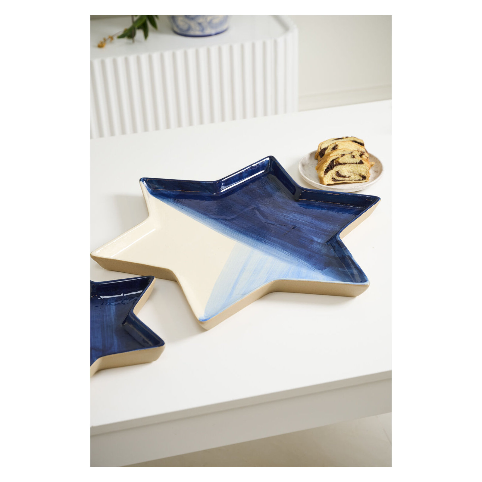 Magen Platter, 1.50" H x 22" W x 22" D