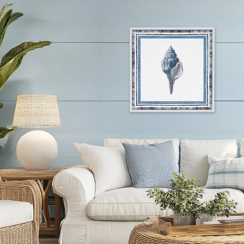 Giclée sur toile de conque bleu doux, design par Lanie Loreth, Estampe numérique encadrée blanc bord de mer