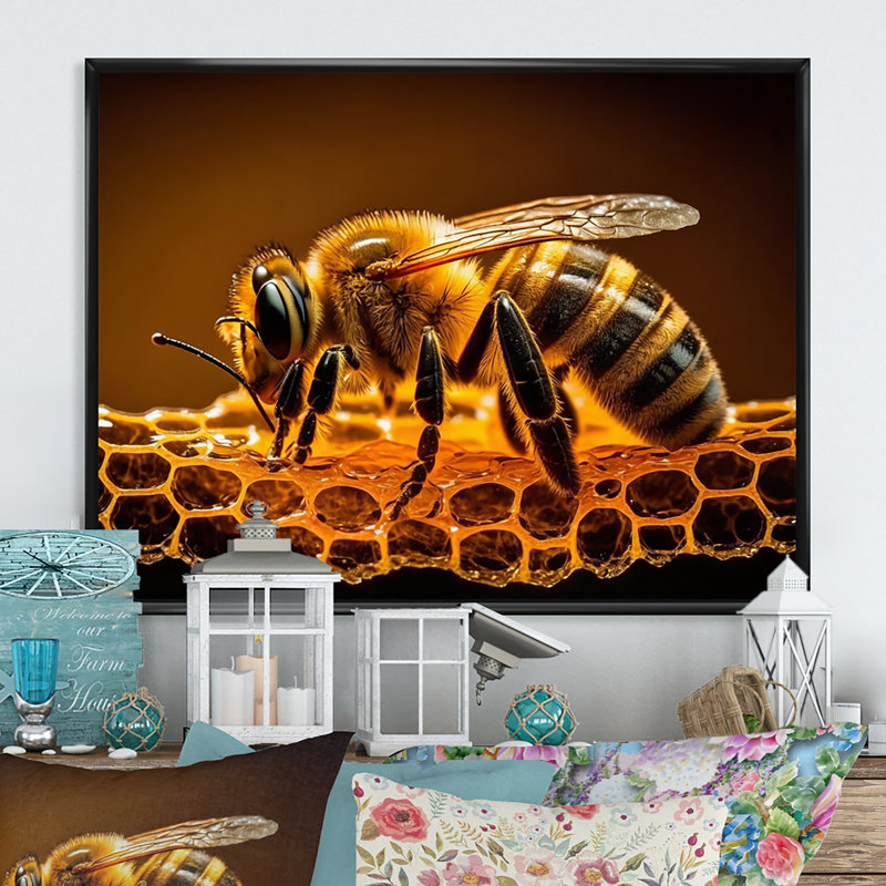 «Bee Flying II», reproduction d'art sur toile, H 30 po x l 40 po x P 1,5 po, Cadre flottant noir