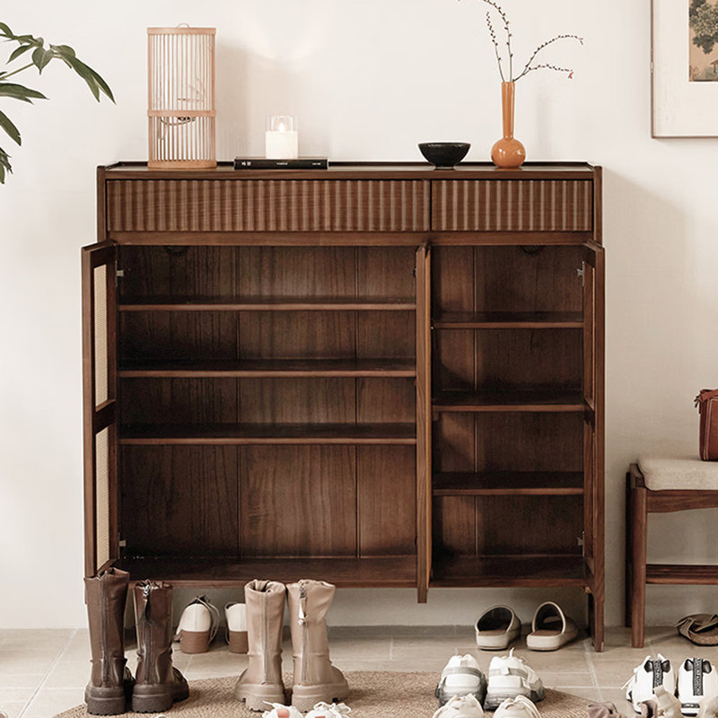 Range-chaussures tendance et classique