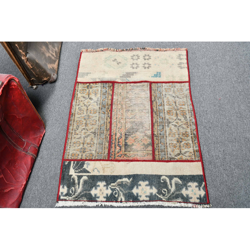 Tapis turc unique fabriqué à la main de style bohémien avec un motif patchwork - idéal pour rehausser votre décor avec ses couleurs vives et ses motifs complexes