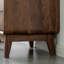 Vitrine en bois massif simple et classique