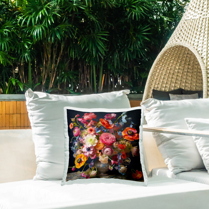 Coussin décoratif d'extérieur à imprimé bouquet mixte par Lazar Studio