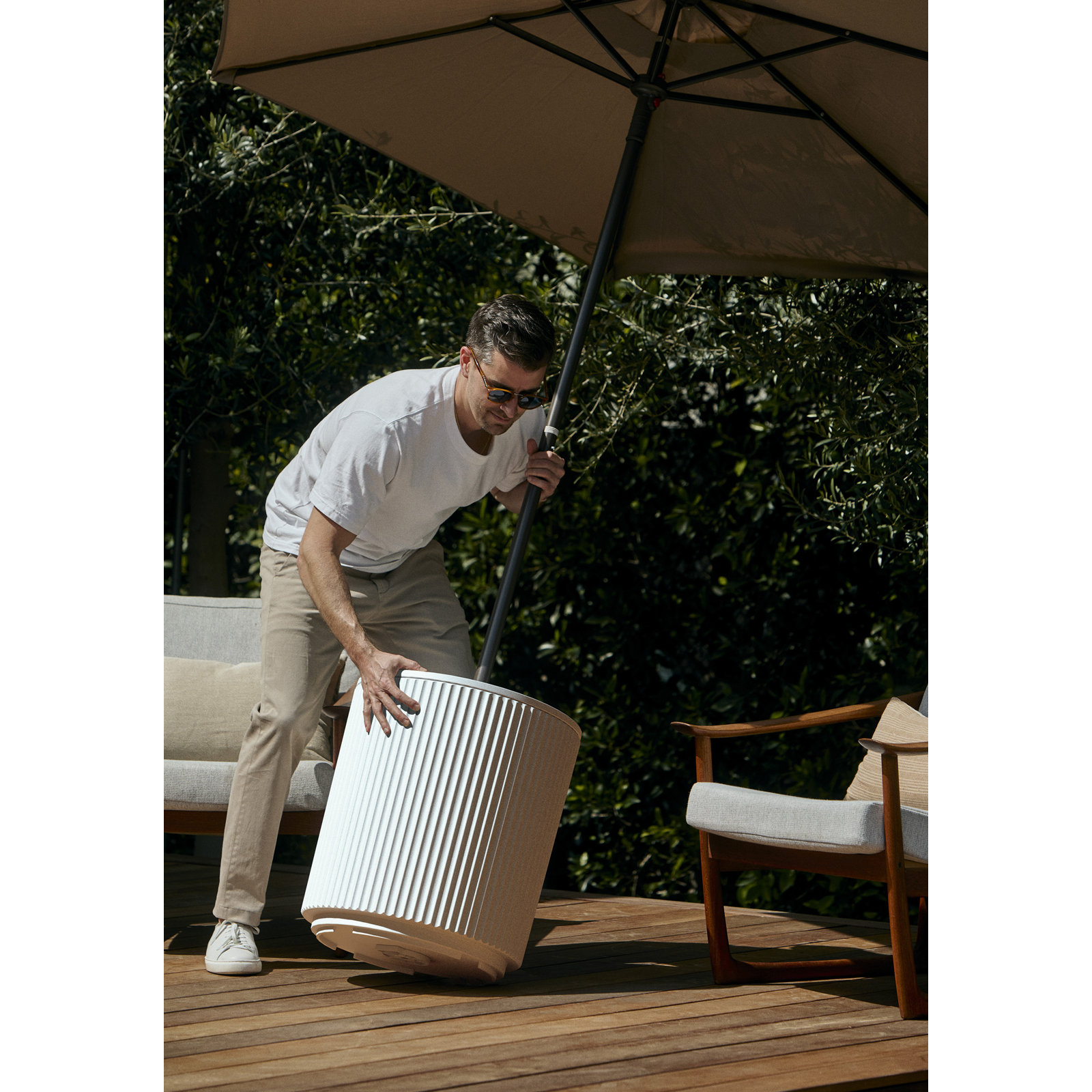 Demi 19" Patio Side Table, White