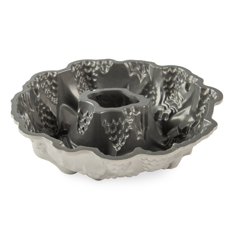 Nordic Ware Seasonal Holiday Wreath Bundt Cake Pan
