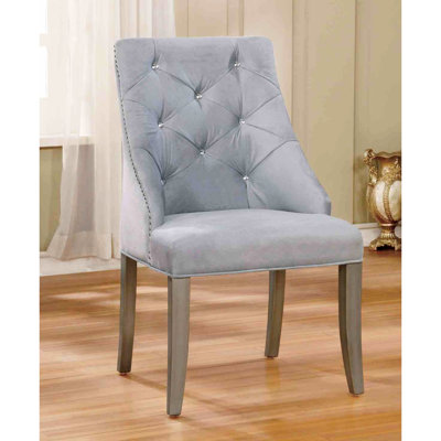 Chaises d'appoint 2 pièces avec boutons, coussins en flanelle, garniture argentée et finition grise, style transitionnel pour salle à manger, dossier des coussins inclus