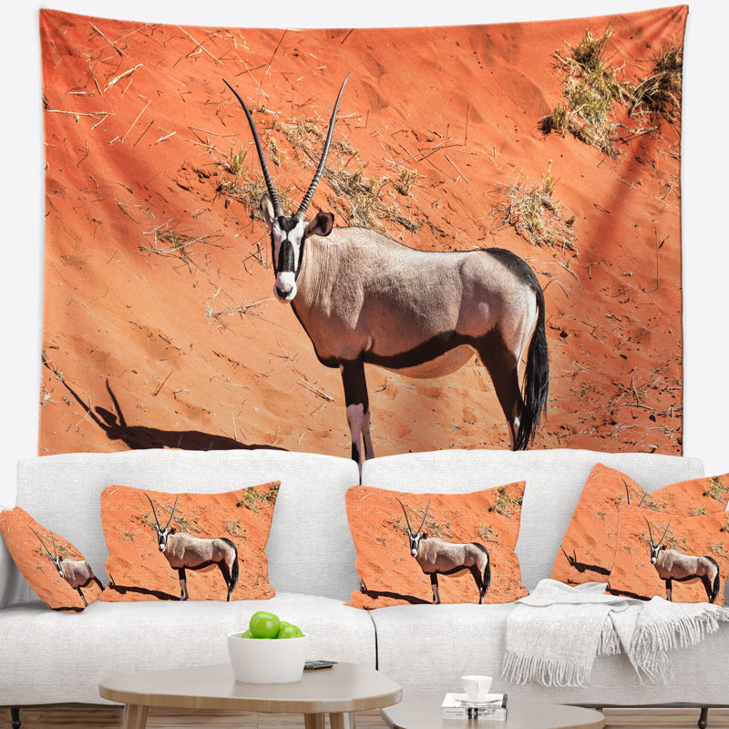 Grande tapisserie Oryx dans le désert du désert, H 32 po x l 39 po