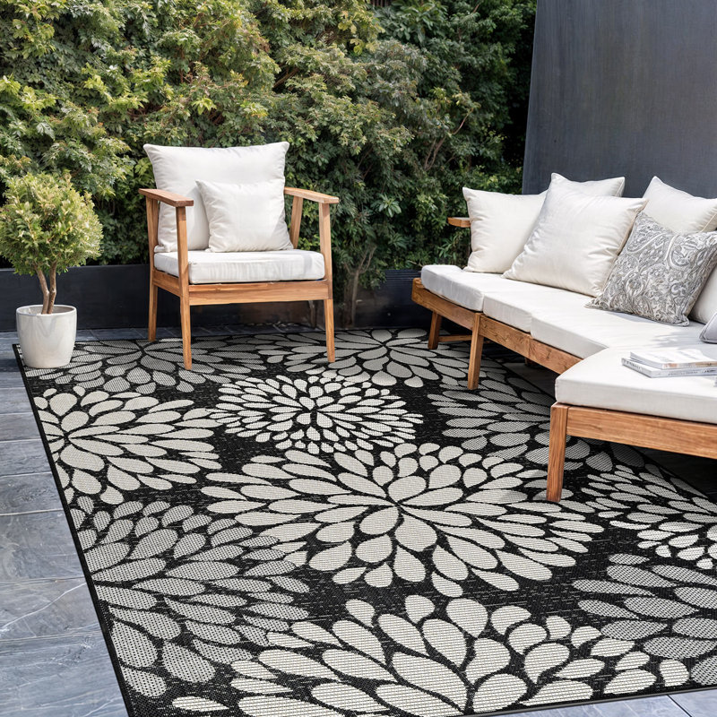 Indoor / Outdoor Rug, Rectangle 5' x 7'