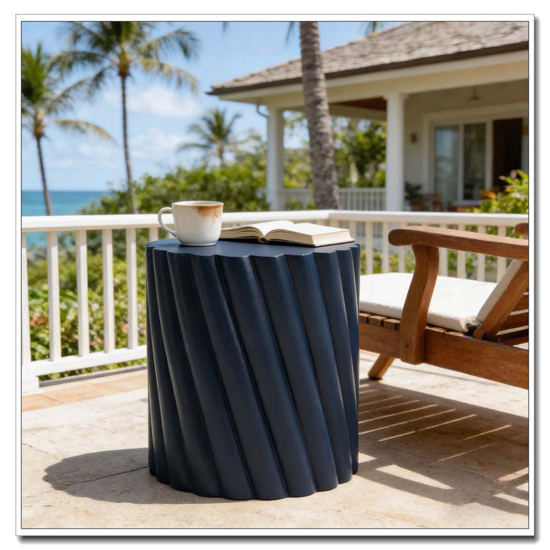 Table d'extérieur moderne bleu marine avec motif cannelé