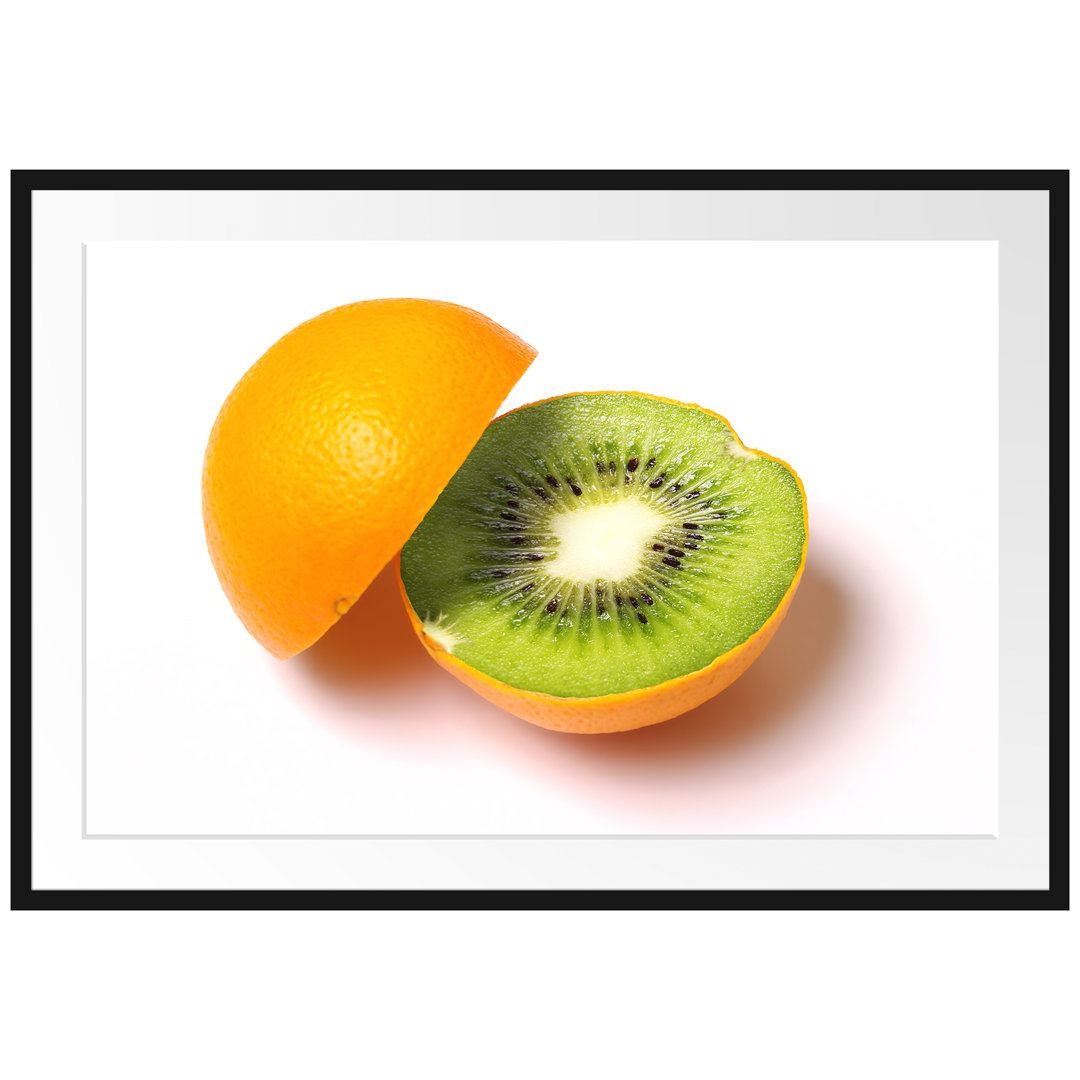 Gerahmtes Poster Leckere Kiwi mit Orangenschale