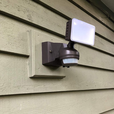Motion Security Floodlight 1600 Lumen 180 deg 70ft detection Wall or Eave Mount White