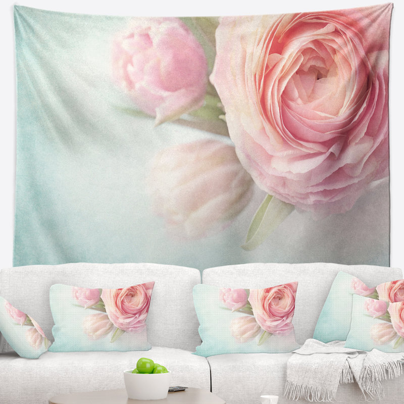 Tapisserie floral rose sur fond bleu, H 78 po x l 92 po