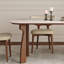 Table et chaise de salle à manger élégante de style rétro-110450268