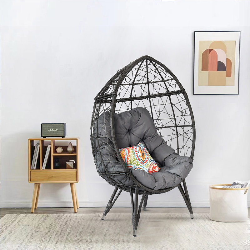 Fauteuil à œufs en osier pour l'extérieur