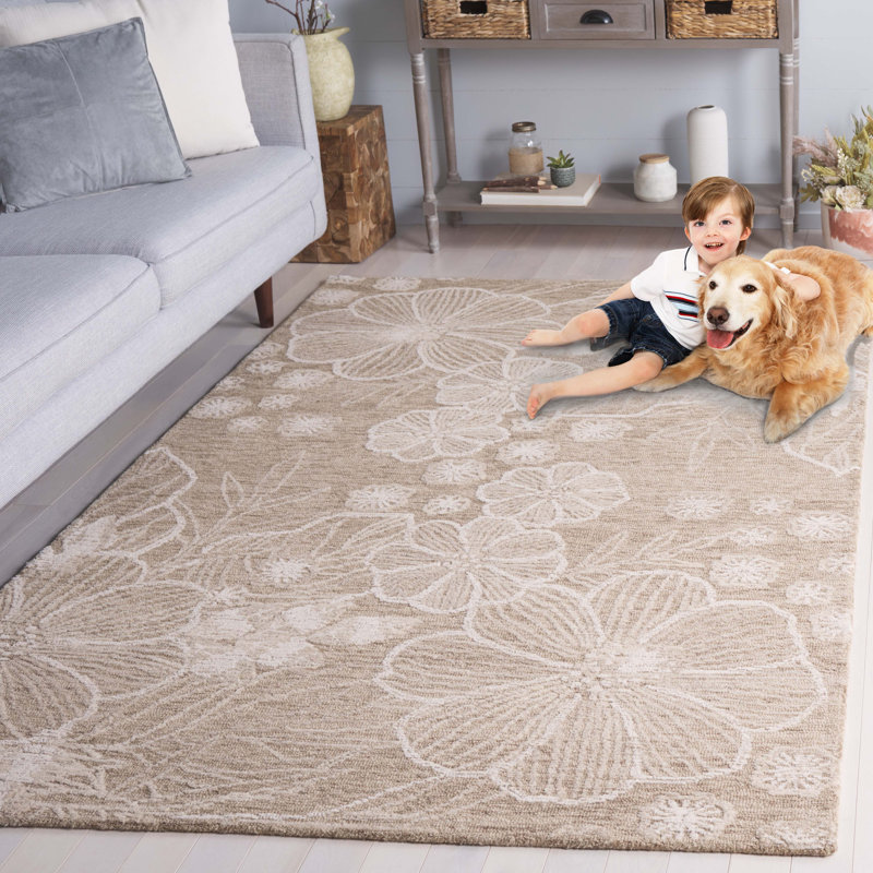 Lyanne Hand Tufted Wool/Cotton Floral Rug in Ivory/Beige, Rectangle 5' x 8'