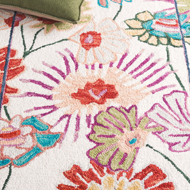 Orri Hand Tufted Wool/Cotton Floral Rug in Green/Ivory, Rectangle 2'3" x 3'9"