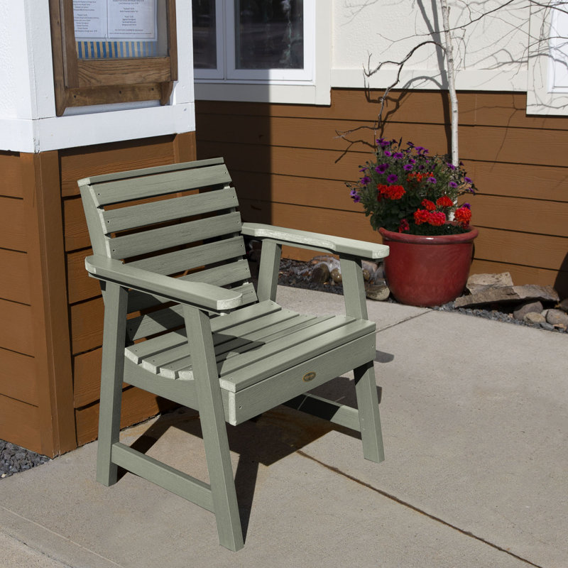 Chaise de patio avec accoudoirs Cecillia, Eucalyptus