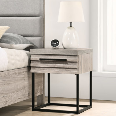Table de chevet de chambre à coucher en bois gris avec base en métal et tiroir de style anglais moderne avec rangement à lattes