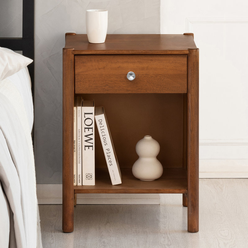 Table de chevet en bois massif Pablo, Noyer