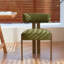 Chaises de salle à manger modernes, structure en métal vert, cuisine rustique compacte