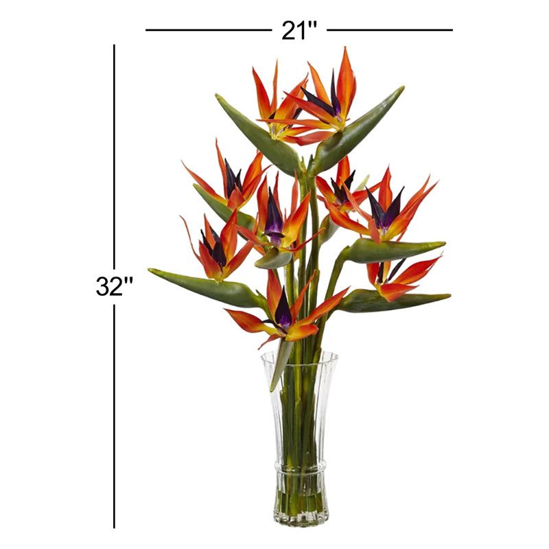 Arrangements floraux dans un vase en verre