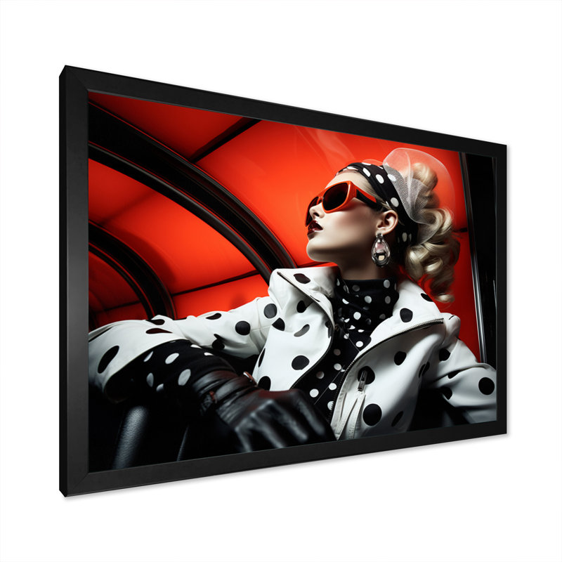 " Red Fashion Woman Portrait II ", H 12 po x l 20 po x P 1 po, Cadre simple noir