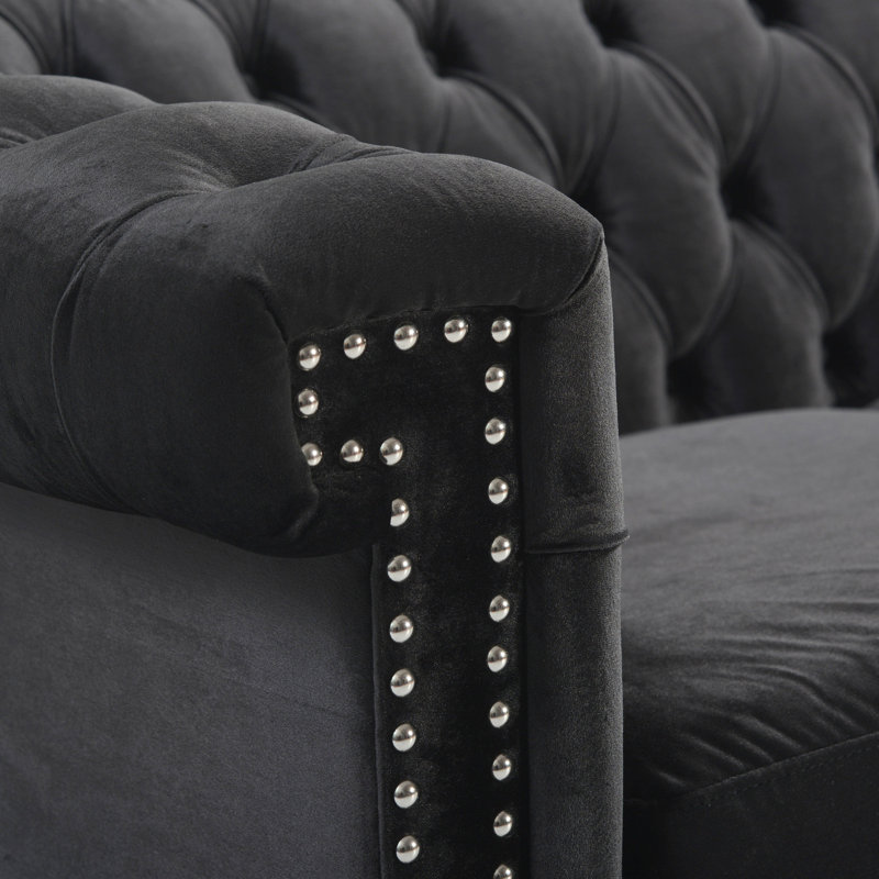 3 places en velours noir avec capitonnage traditionnel et sièges confortables