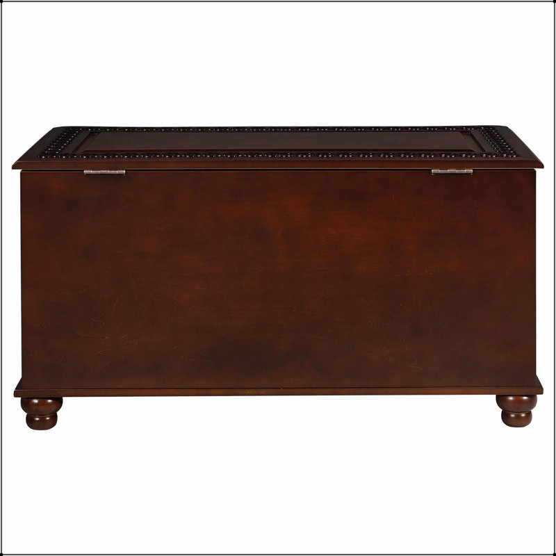 Commode de rangement en cèdre profond avec doublure aromatique, parfaite pour une décoration élégante et pratique