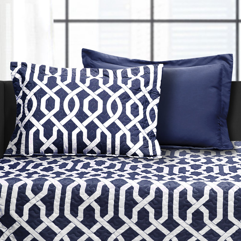 Edward Trellis Quilt Set, Navy, 39" W x 75" L