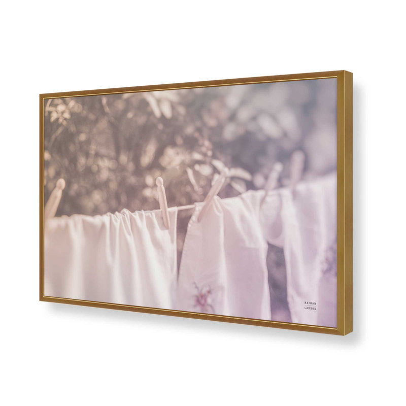 «Laundry Day I Pastel» par Nathan Larson, reproduction d'art, L 12 po x H 8 po, Doré, Impression encadrée