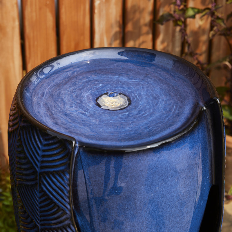 Fontaine de sol d'extérieur surdimensionnée 29,25 "en cobalt bleu écaillé texturé avec pompe et lumière DEL (KD)