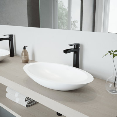 Lavabo de salle de bain vasque ovale blanc mat Stone ™ avec robinet H 10 po L 23 po x l 14 po x H 4 po Wisteria