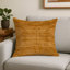 Coussin décoratif à carreaux brun intérieur et extérieur-115218607-115218738