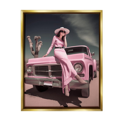 «Glam Woman In Desert Floater Frame» par Ziwei Li sur toile