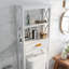 Armoire de rangement au-dessus de la toilette