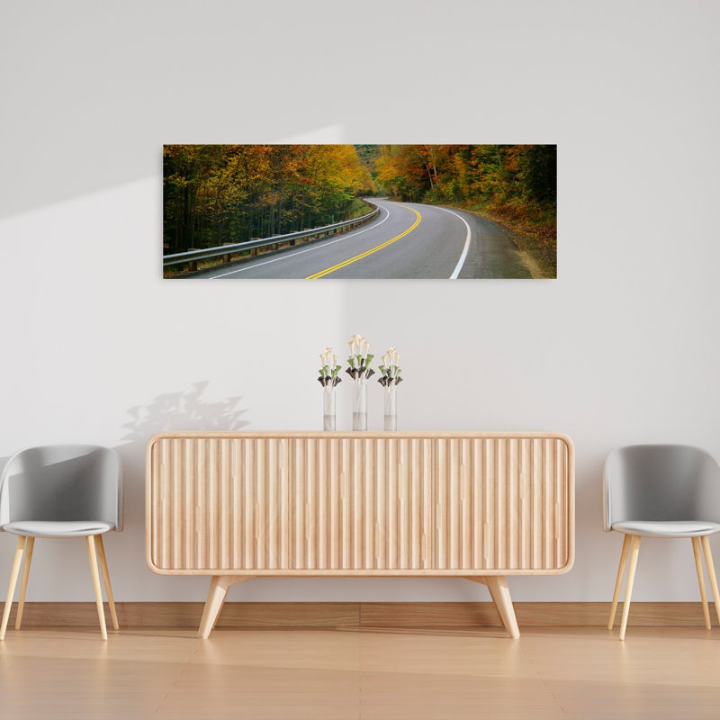 «Road passant à travers une forêt», route sinueuse, New Hampshire, États-Unis, H 48 po x l 16 po