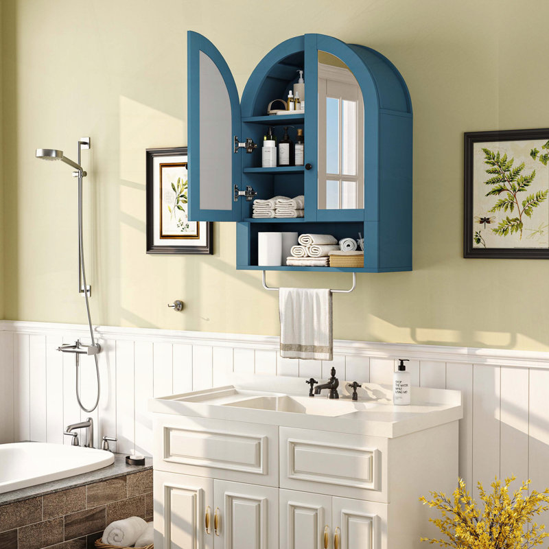 Armoire murale arquée avec portes en miroir et tablettes réglables