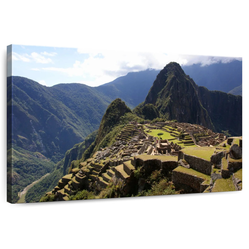 Lilie Mysterious Machu Picchu