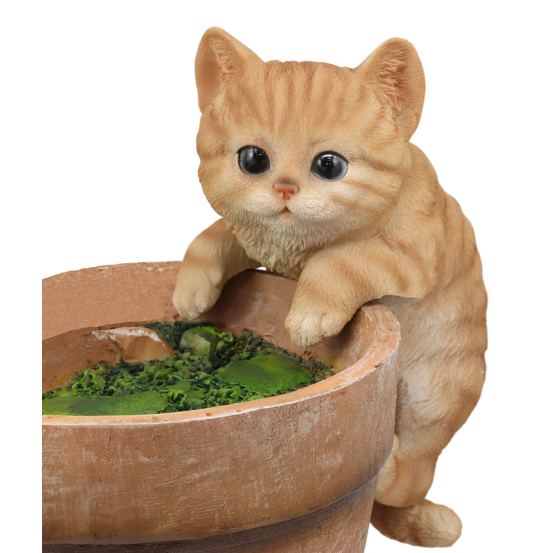 Statue pour chat tabby allongé suspendue en pot de fleurs réaliste Conneaut