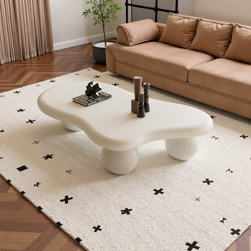 Table basse en forme de nuage avec pieds sculpturaux en forme de nuage, table de cocktail moderne de forme libre organique avec rebords arrondis pour le salon Syrova