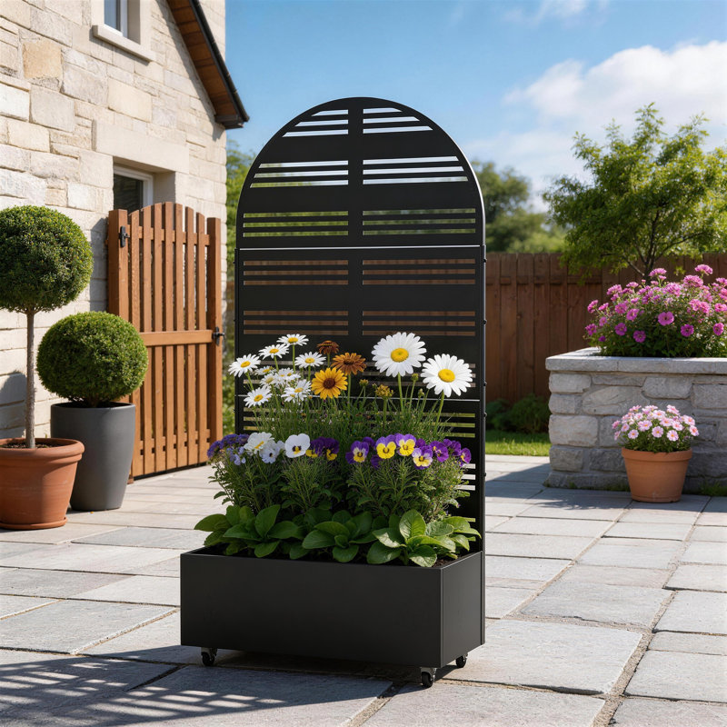 Boîte à fleurs en métal avec treillis et roues Sayer, H 70,8 po x l 35,5 po x P 15,7 po, Noir