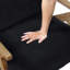 Fauteuil d'appoint moderne recouvert de velours côtelé noir, structure en bois d'hévéa massif, siège et coussin en mousse pour le salon avec coussin moelleux.