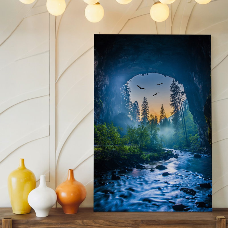 Toile, "Serene Cave intérieur au crépuscule", art mural sur une rivière tranquille qui coule à travers le premier plan