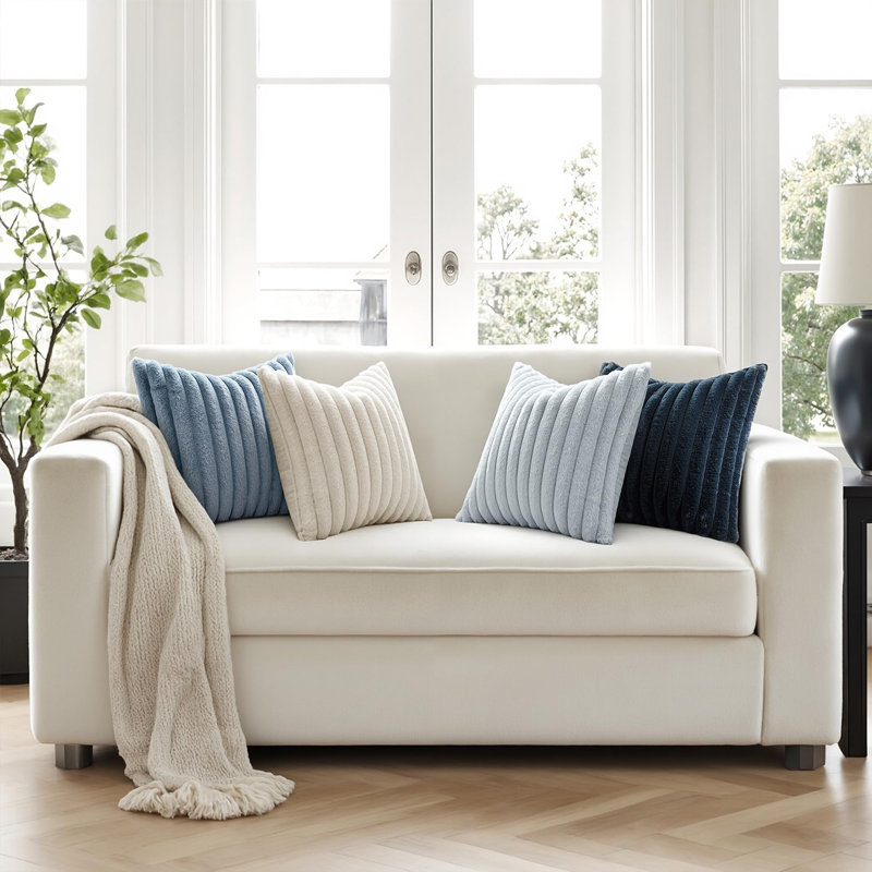 Housses de coussin décoratives en fausse fourrure 18 x 18, bleu marine | Ensemble de 4 taies décoratives douillettes à rayures, douces et modernes pour le salon
